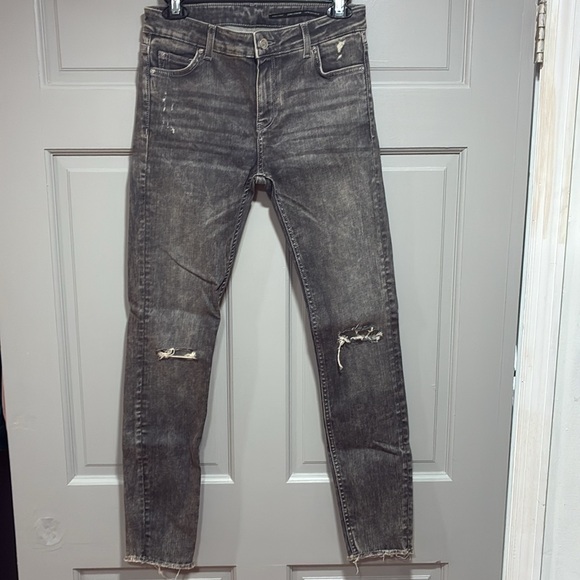 Zara Denim - Zara Jean Women‎ Size 8 Distressed Skinny Gray Wash Denim Straight leg mid rise